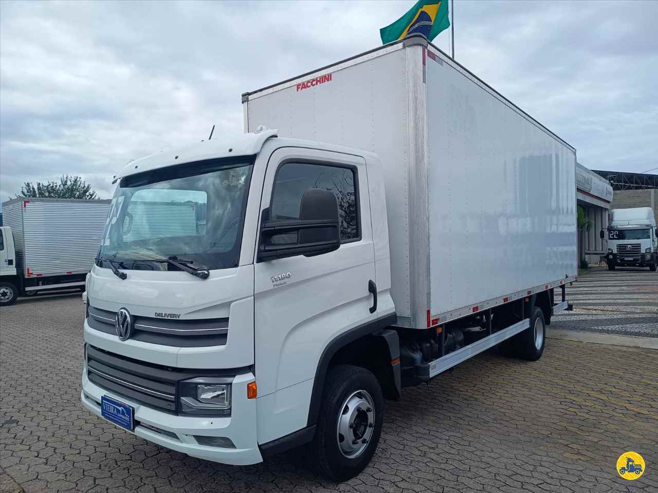 CAMINHAO VOLKSWAGEN VW 11180 Baú Furgão 3/4 4x2 Vieira Caminhões CURITIBA PARANÁ PR